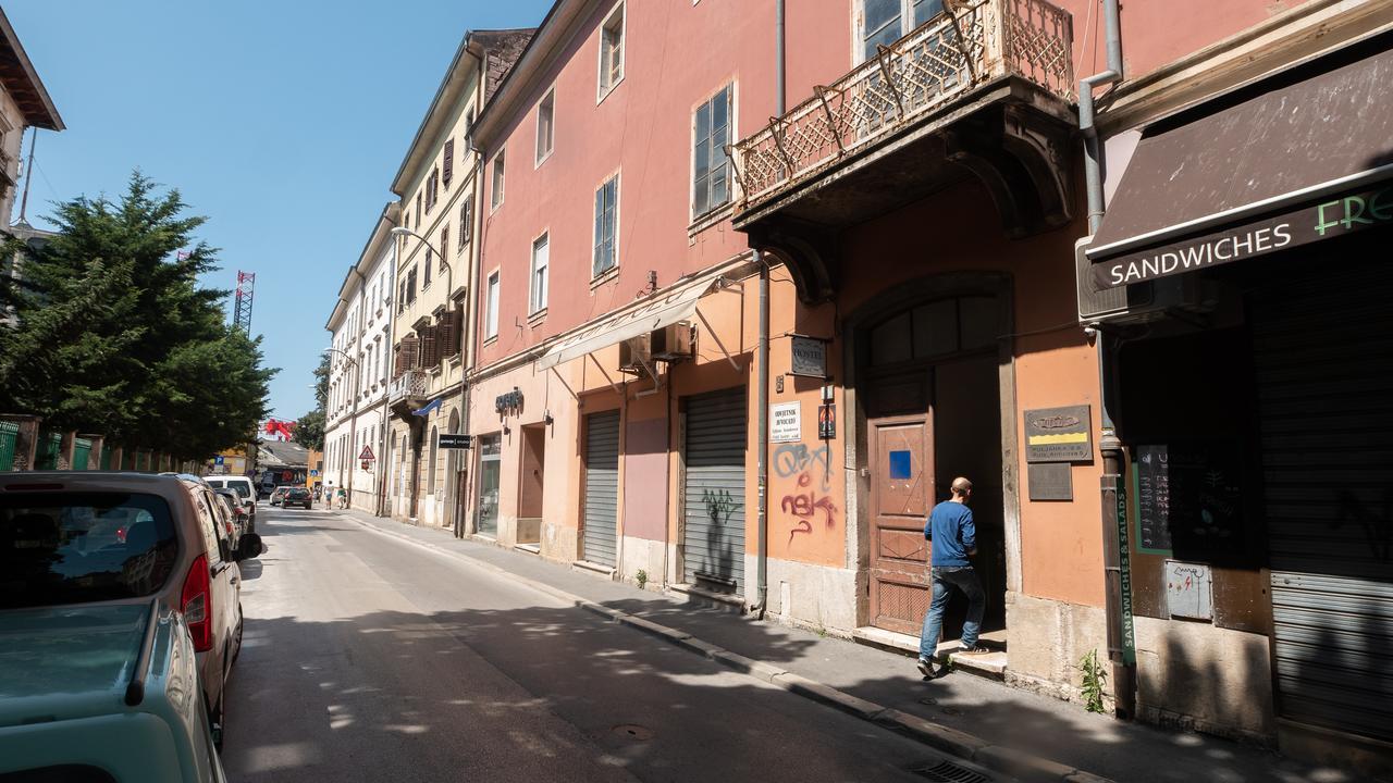 Antique Pula